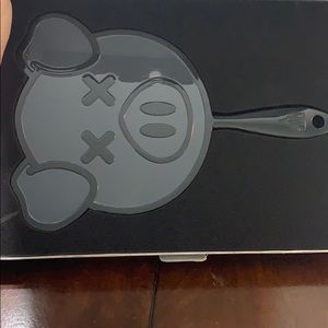 Jeffree Star x Shane Dawson black pig mirror